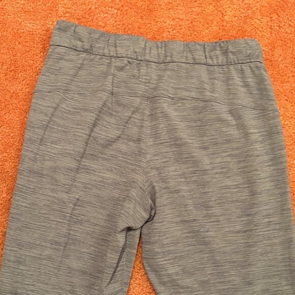 Lululemon On The Fly Pants 31" Full Length Gray Sage Luxtreme Activewear Pants 8 - Picture 9 of 10